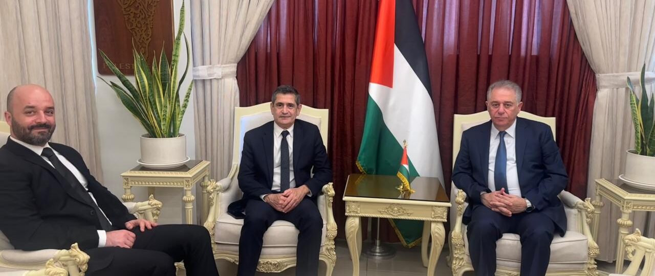 زار رئيس جهاز العلاقات الخارجية في حزب “القوات اللبنانية” الوزير السابق د. ريشار قيومجيان سفارة فلسطين في بيروت