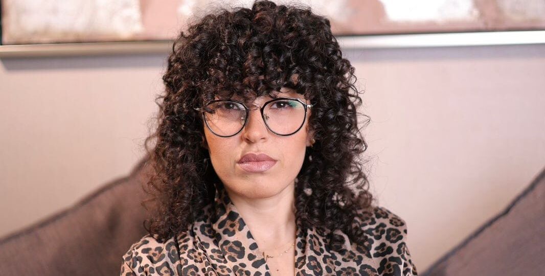من قلب الموضة إلى باب منزلك..سانتا داوود تُحدث ثورة في عالم التجميل!