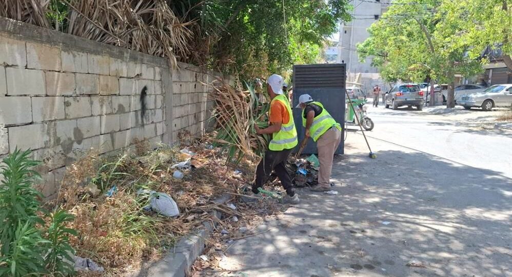 بلدية صيدا: مجموعة معطي غروب تواصل مبادراتها الإنمائية والخدماتية بتأهيل وتزفيت في حي التعمير وتنظيف وكنس الشوارع والوسطيات في حي الوسطاني